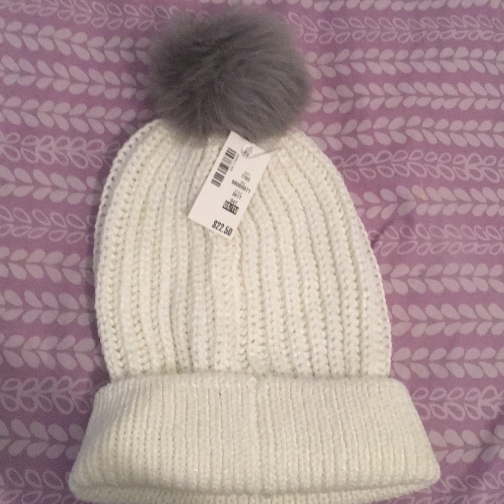 Aeropostale fluff ball beanie! NWT